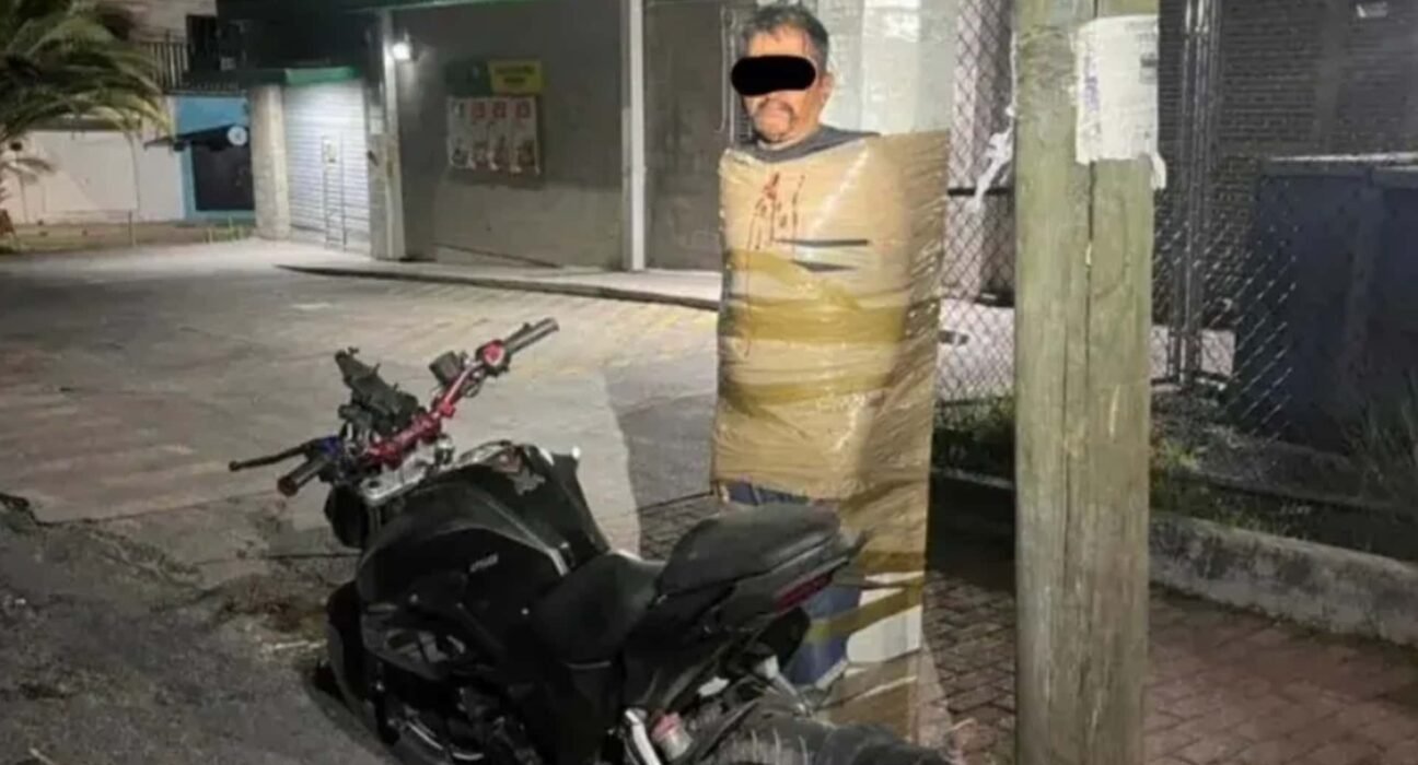 'Mexican Batman' is going to lead duct-taping motorcycle thieves to lampposts. muy bien