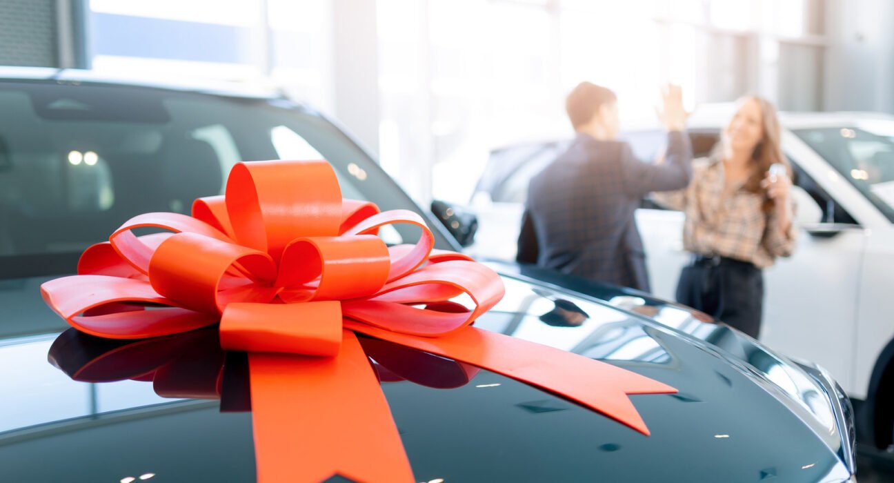 Nearly a third of Americans are in trouble on their car loans, with an average of more than $6,800 in negative equity