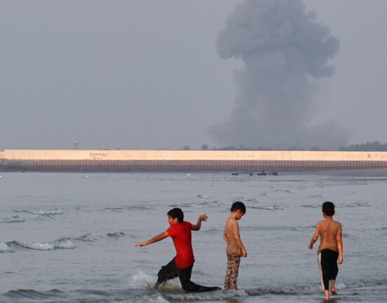 Oil prices rise due to air strikes by America and Iran