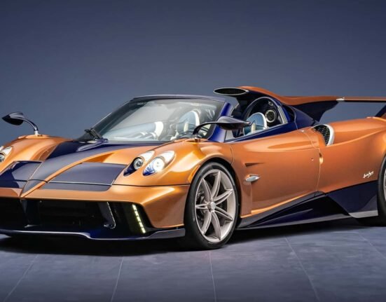Pagani Huayra returns with a gated shifter and no roof
