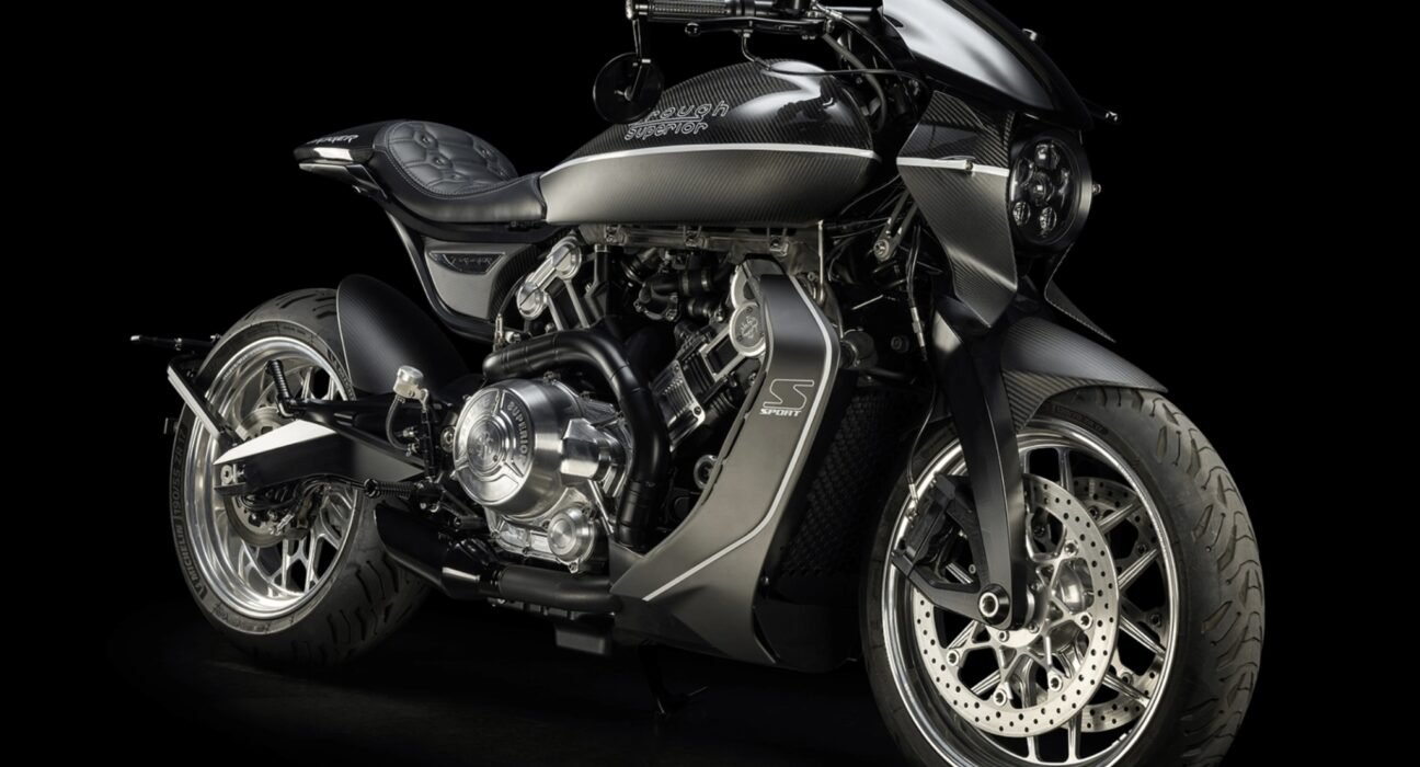 Same engine, different feel! The Brough Superior Dagger S comes with a sporty riding position, but what has changed?