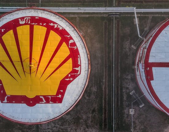 Shell profits surge as oil trading and refining margins surge