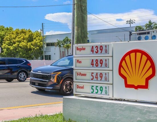 Shell says oil, gas trading strong as war increases instability