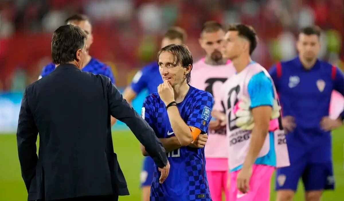 Slaven Bilic prioritizes Luka Modric talks over further Croatia career