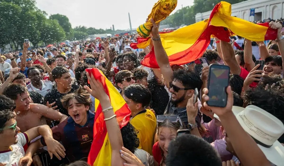Spain fans celebrate after victory over Argentina in the 2026 World Cup final