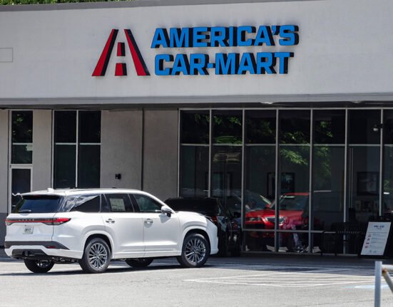 Subprime auto dealer America's Car-Mart on the brink