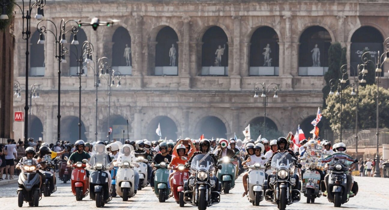 Thousands rally in Rome on two wheels to mark Vespa's 80th anniversary
