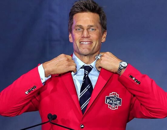 Tom Brady proved he could have been a basketball or baseball star at Fanatics Fest