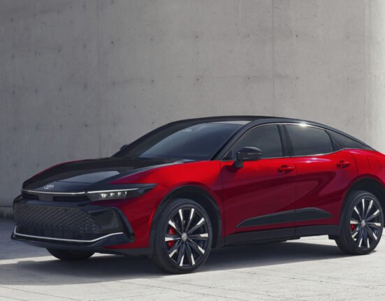 Toyota fixes the Crown's two-tone paint you thought was ugly