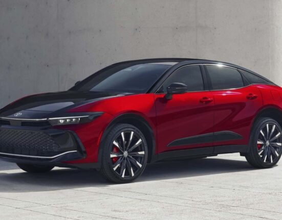 Toyota has upgraded its most luxurious model with a new hybrid system