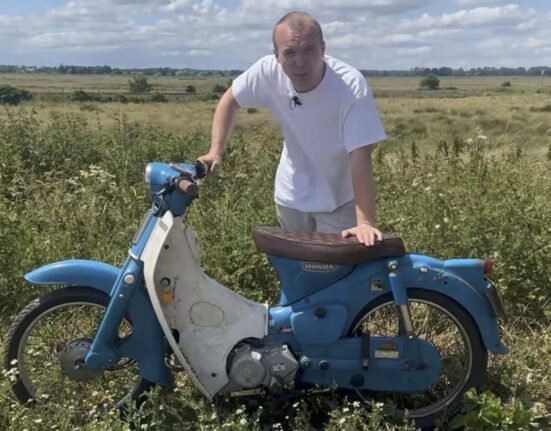 Vintage Honda Cub scooter gets a mega engine swap. look how fast it goes