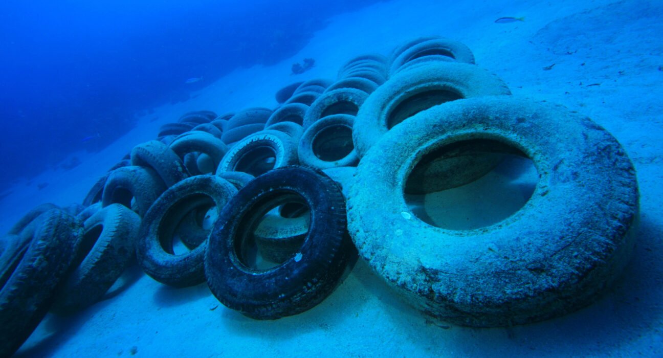 Why did 2 million tires end up on the ocean floor near Florida in the 70s?
