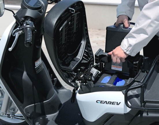 Yamaha launches swappable-battery business scooter in Japan - thepack.news